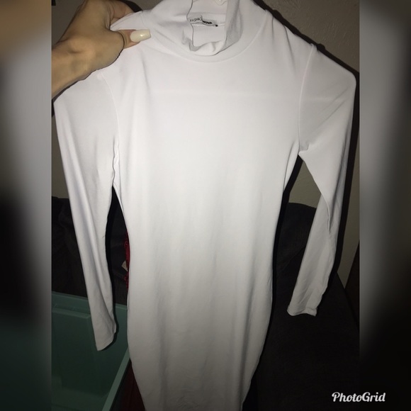 Dresses - Picture 1 of 4